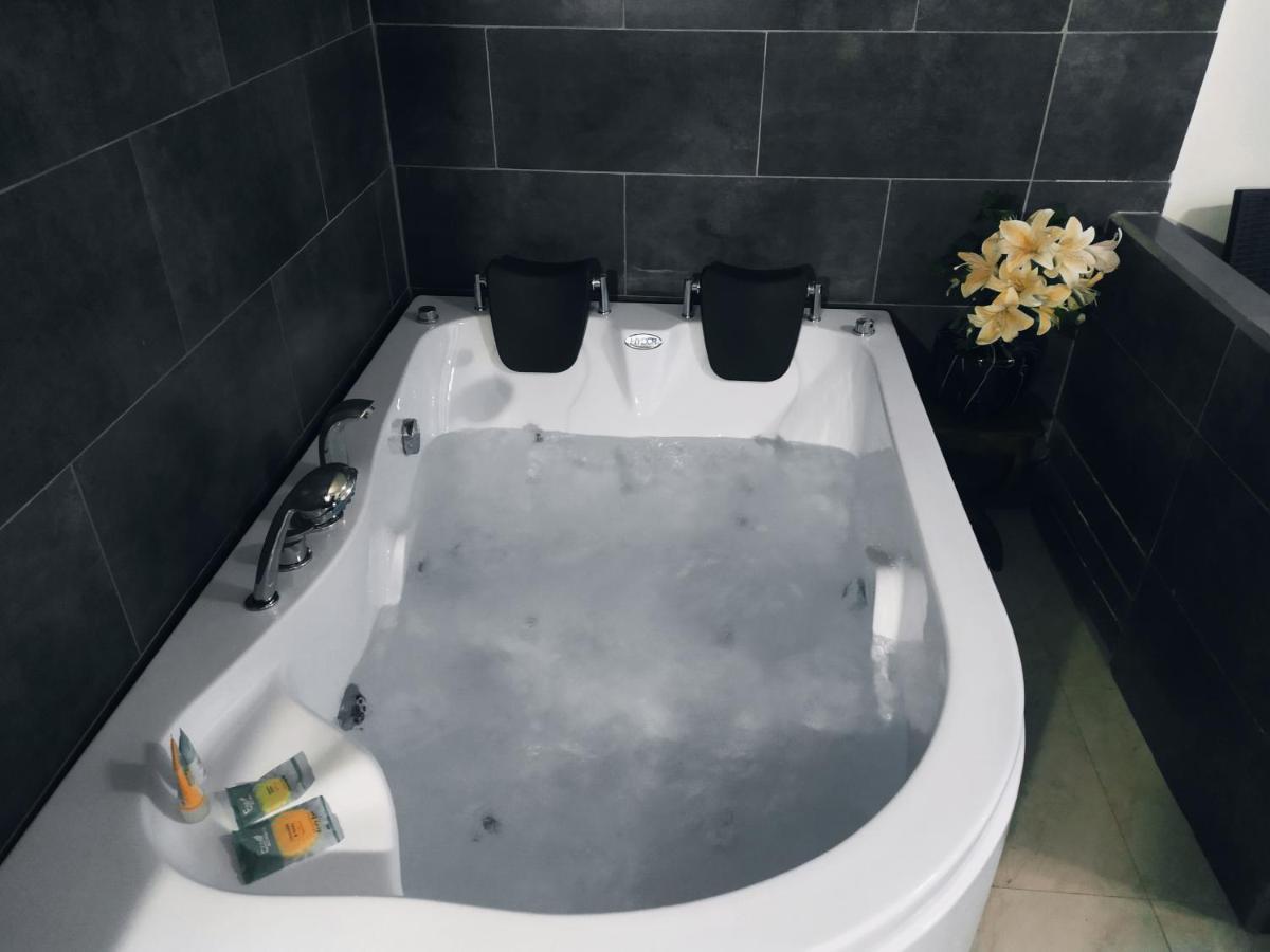 Hostal Ajavi Del Sur كويتو المظهر الخارجي الصورة